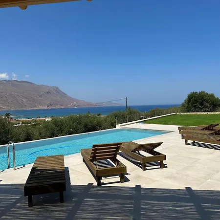 Nusa Retreat - Seaview Luxury Residences * Kíssamos
