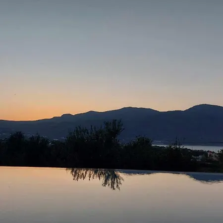 Nusa Retreat - Seaview Luxury Residences * Kíssamos