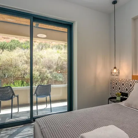 Nusa Retreat - Seaview Luxury Residences Kíssamos