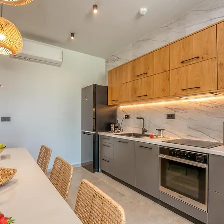 Nusa Retreat - Seaview Luxury Residences * Kíssamos