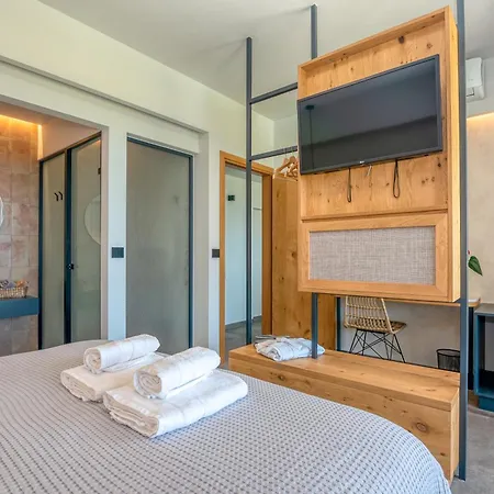 Nusa Retreat - Seaview Luxury Residences * Kíssamos